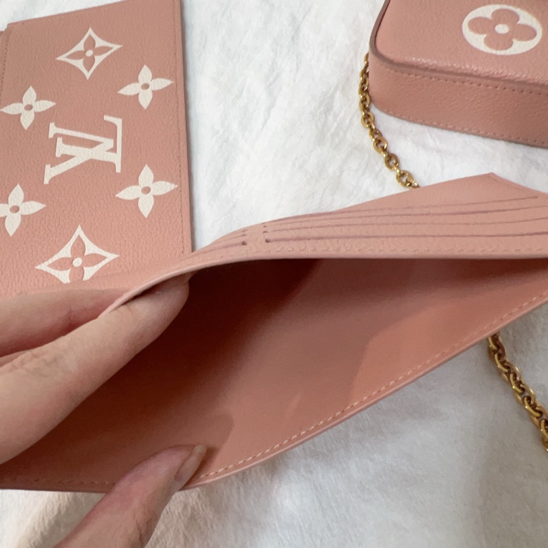 ෆ LV woc三合一 草莓牛奶粉色🍓-12