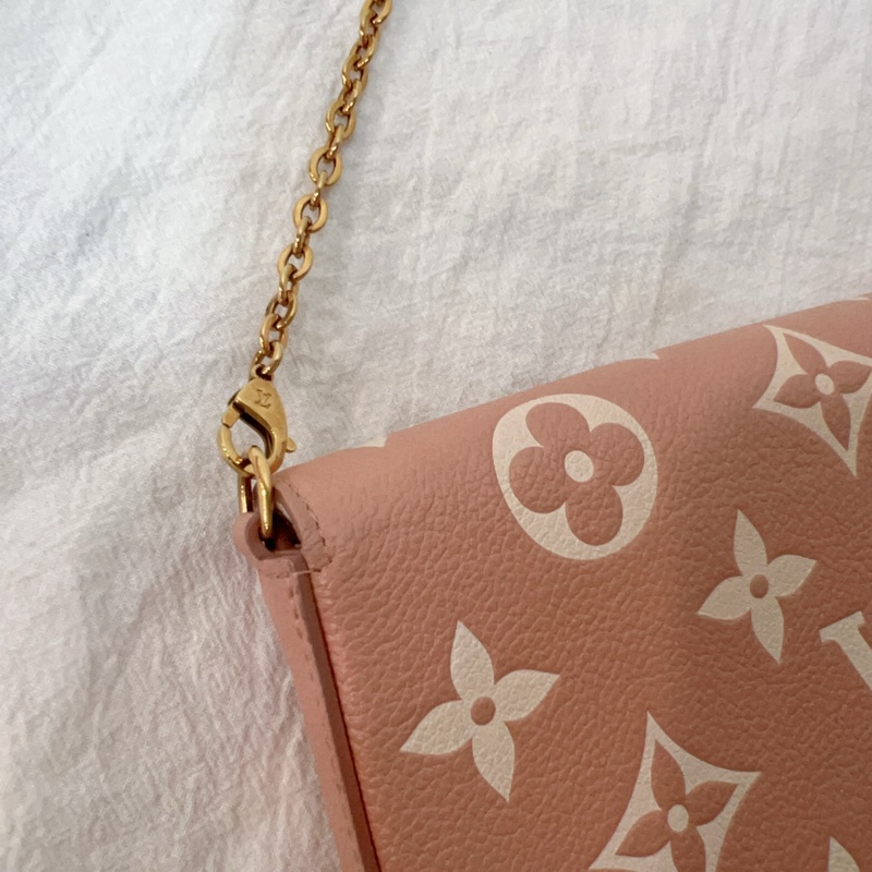 ෆ LV woc三合一 草莓牛奶粉色🍓-19