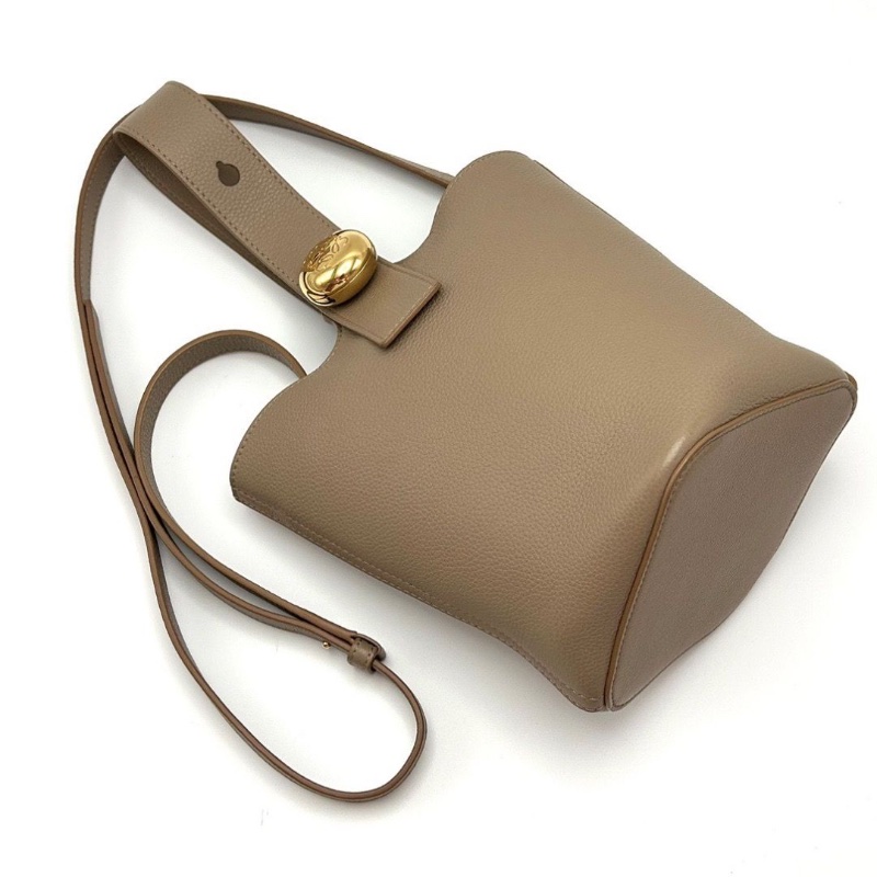 LOEWE Pebble Bucket灰色手提斜背水桶包16*16*19.5 98新配件塵袋-6