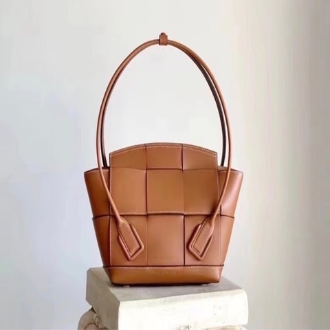 「JL精品代購」98新 BV Arco33 焦糖色肩背包