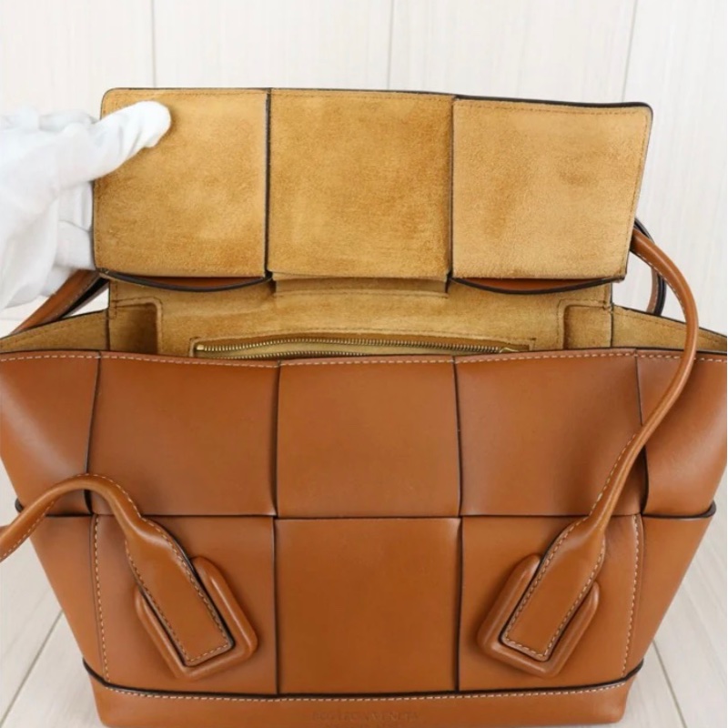 「JL精品代購」98新 BV Arco33 焦糖色肩背包-9