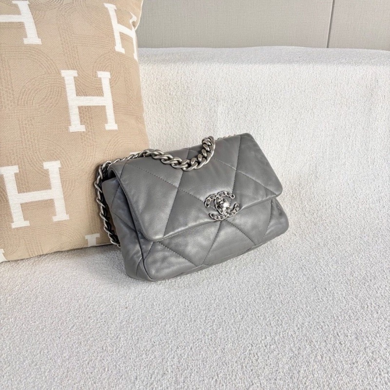 Chanel 19bag灰色銀扣羊皮小號芯片款25*18*8 99新配件塵袋-3