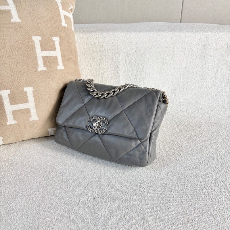 Chanel 19bag灰色銀扣羊皮小號芯片款25*18*8 99新配件塵袋-5