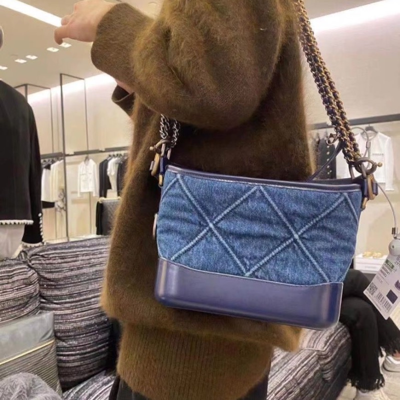 Chanel Gabrielle 限定 深藍色大菱格牛仔流浪包 小號 20*15*8 98新配件塵袋-0