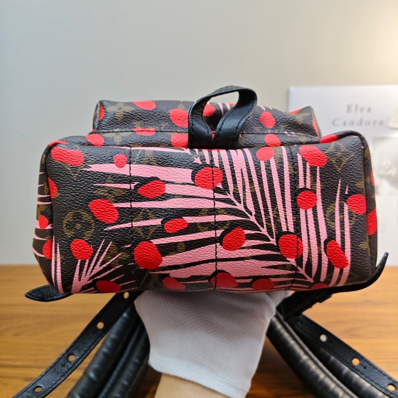 LV 限量款熱帶雨林後背包20*30*9 98新配件塵袋-3