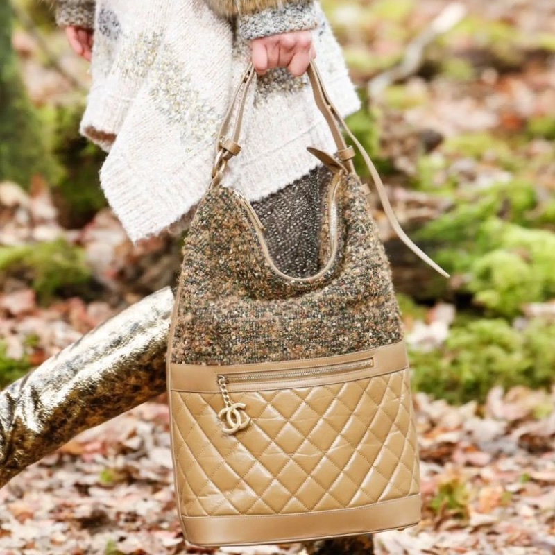 Chanel 暖金色毛呢拼菱格紋Hobo水桶肩背腋下包 24*34*14 98新保卡塵袋-1