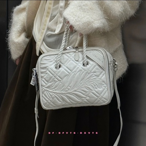 BALENCIAGA 白色 全皮手提肩背枕頭包24*19*11 98新配件塵袋
