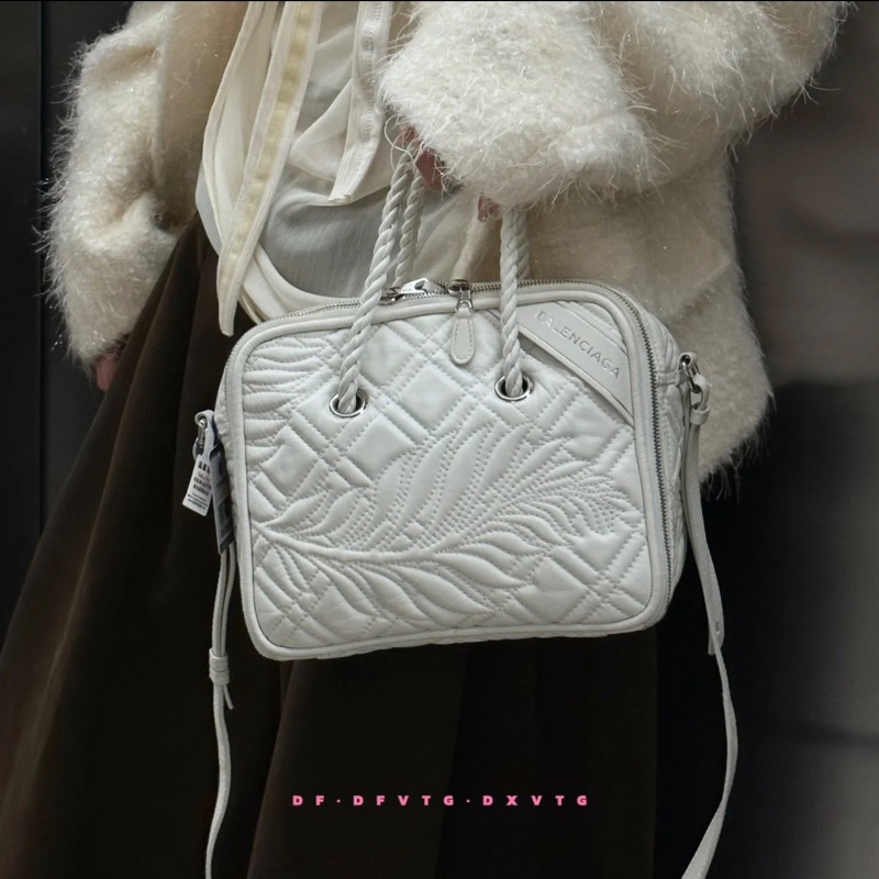 BALENCIAGA 白色 全皮手提肩背枕頭包24*19*11 98新配件塵袋-0