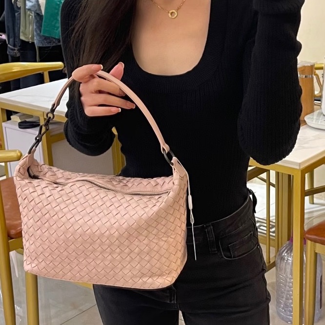 「JL精品代購」極新 BV 粉色飯盒包-1