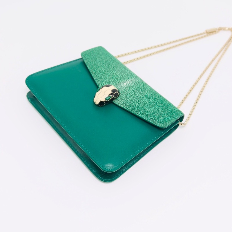 BVLGARI 綠色珍珠魚皮蛇頭肩背斜背包20*15*3.5 98新配件塵袋購證鏡子-3