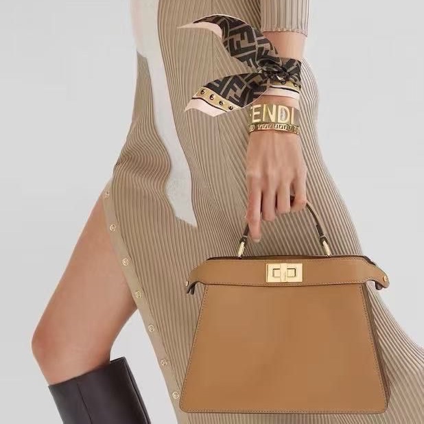 Fendi 橘色Peekaboo小號手提包27*20*12 99新盒子塵袋-0