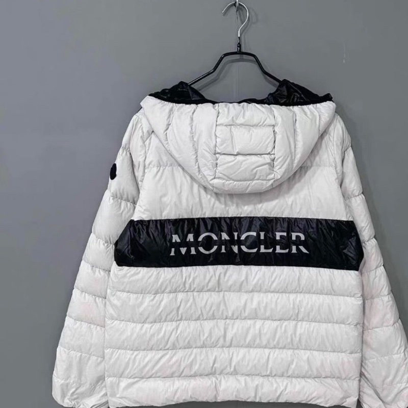 Moncler 袖標後背字母logo羽絨外套0碼 98新配件塵袋衣架-2
