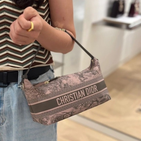 DIOR 粉色動物園系列尼龍飯盒包13*22*10 98新配件塵袋