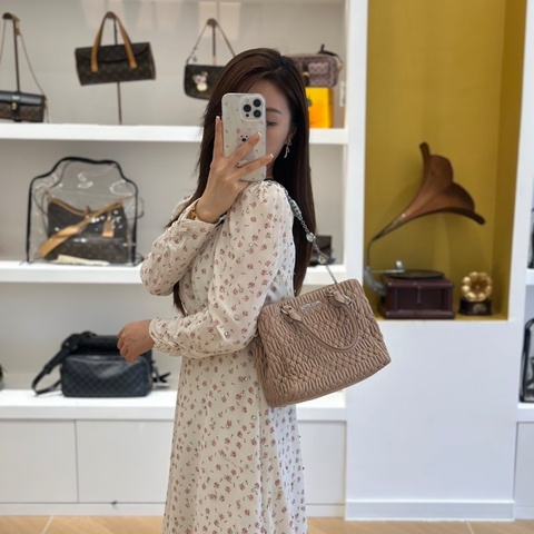 MIUMIU 粉色 寶石鏈條托特手提肩背斜背菜籃子28.5*21*14 98新配件塵袋保卡