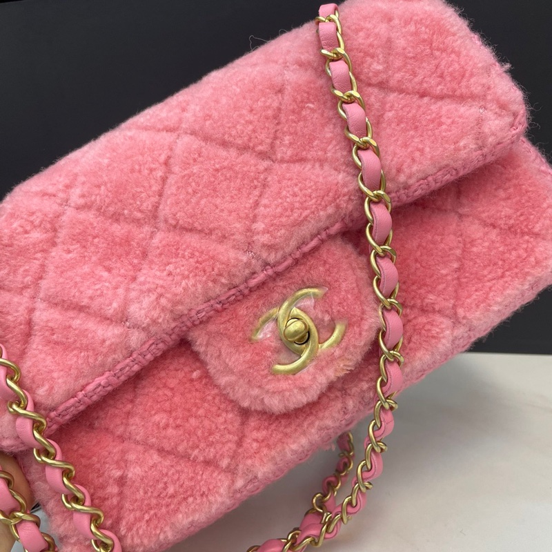 Chanel粉色羊羔毛CF-8