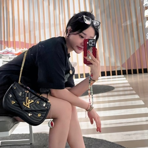 LV 限量款 NewWave黑金徽章手提肩背斜背包25*16*6 98新配件盒子塵袋