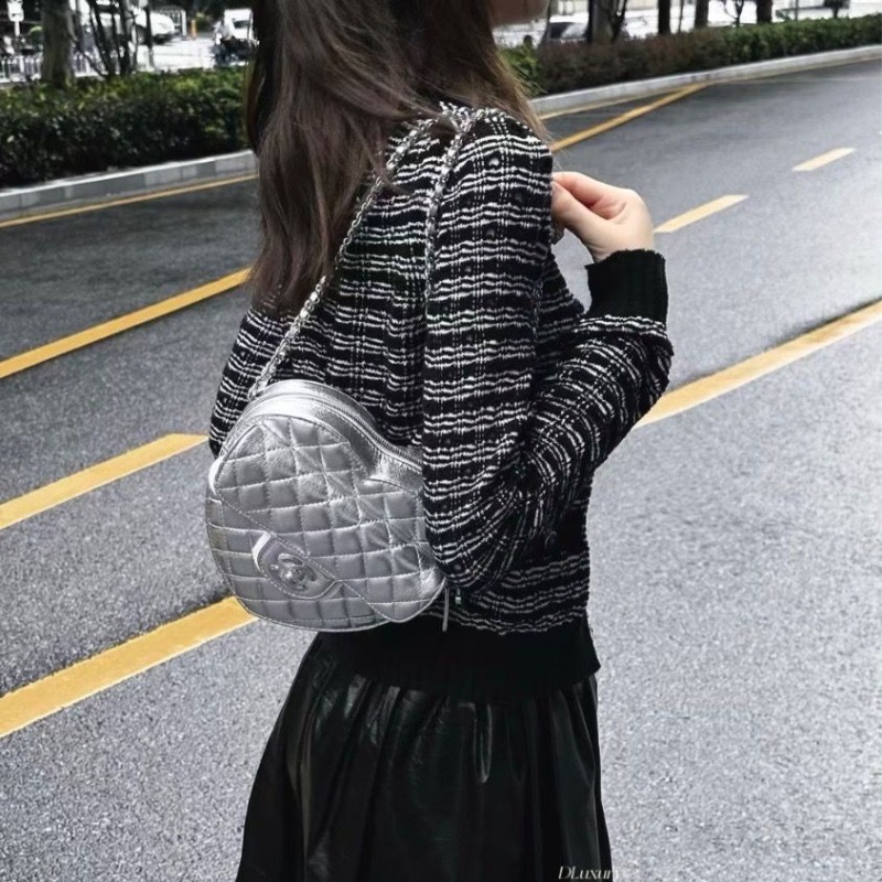 Chanel 25B銀色愛心鏈條包大號銀色銀扣芯片款18*19*5.5 99新配件塵袋-0