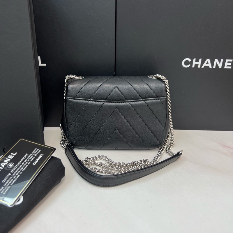 Chanel黑銀外縫V紋方胖-1