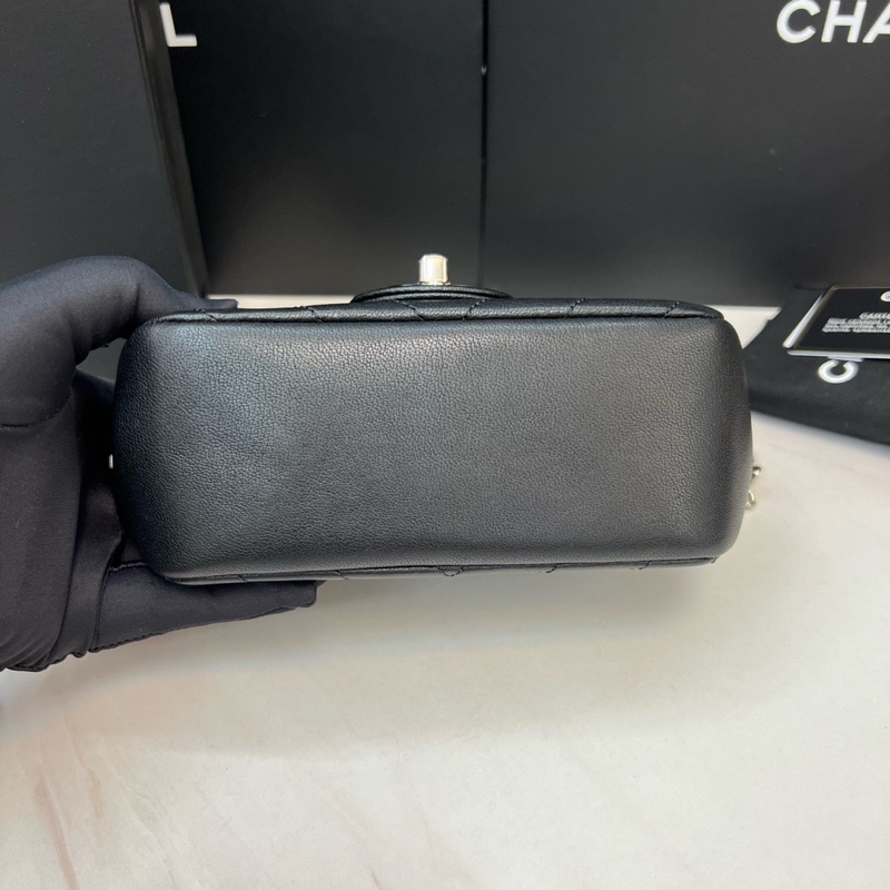 Chanel黑銀外縫V紋方胖-2