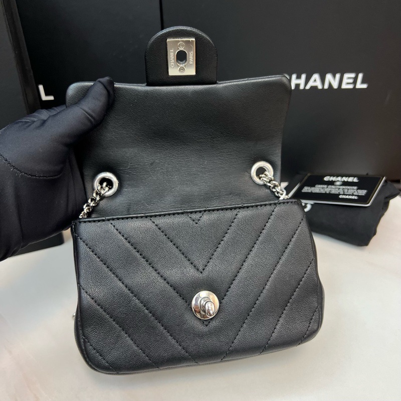 Chanel黑銀外縫V紋方胖-4