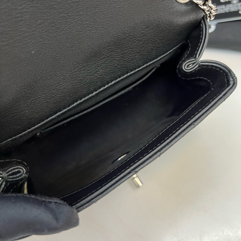 Chanel黑銀外縫V紋方胖-5