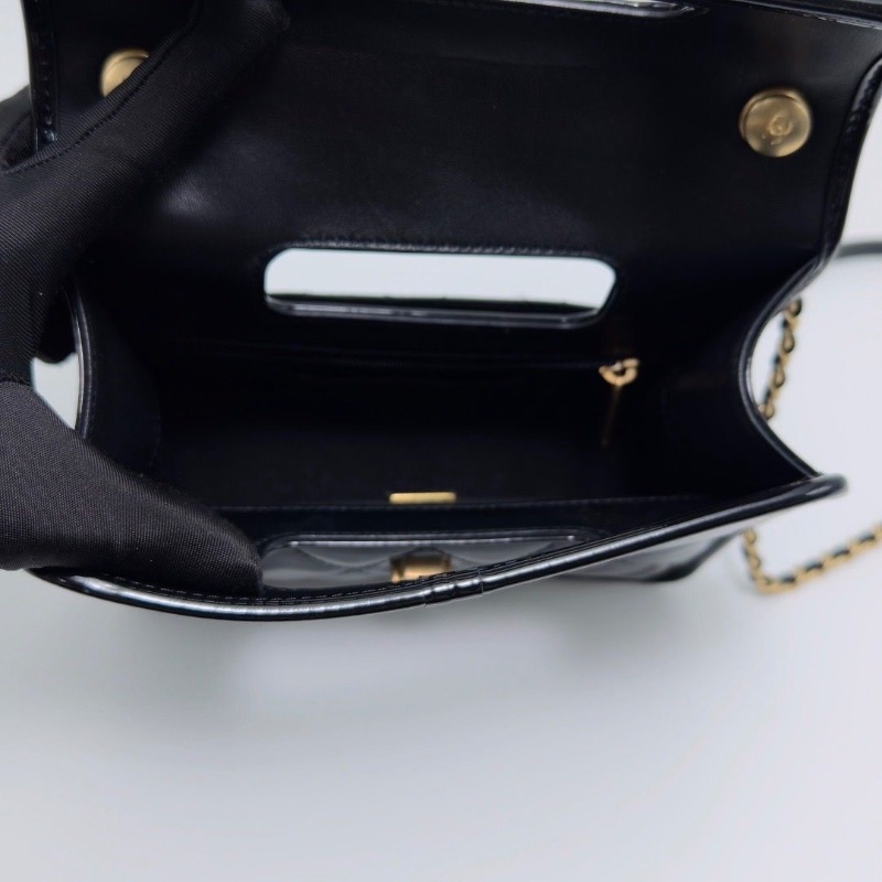 CHANEL黑金漆皮 口袋手提肩背斜背包20*17*8.5 98新配件盒子塵袋-4