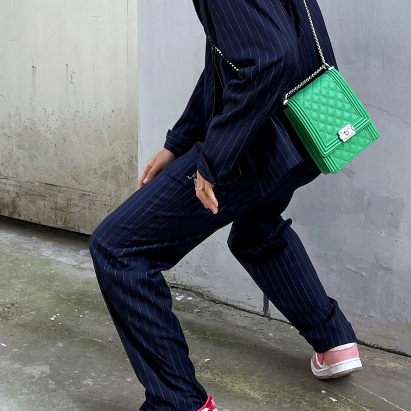 Chanel 竪版Leboy相機包綠色羊皮金扣20*16*5  99新配件塵袋保卡-0