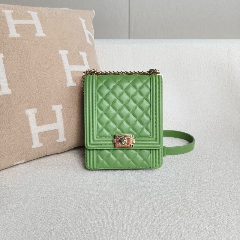 Chanel 竪版Leboy相機包綠色羊皮金扣20*16*5  99新配件塵袋保卡-1