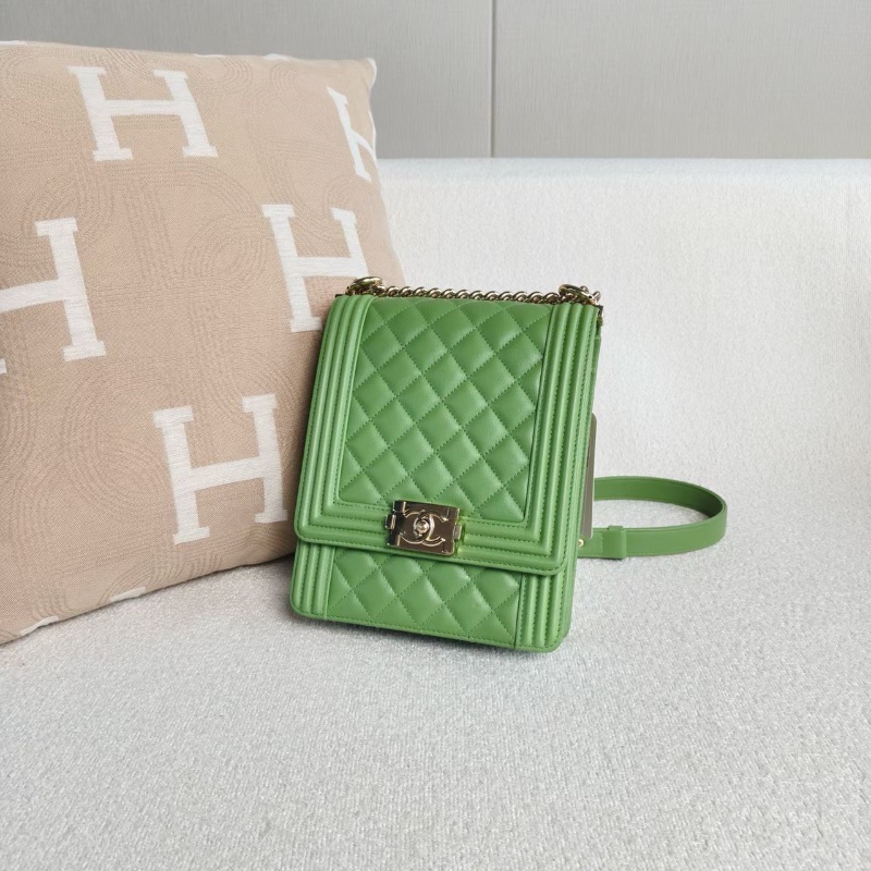 Chanel 竪版Leboy相機包綠色羊皮金扣20*16*5  99新配件塵袋保卡-3