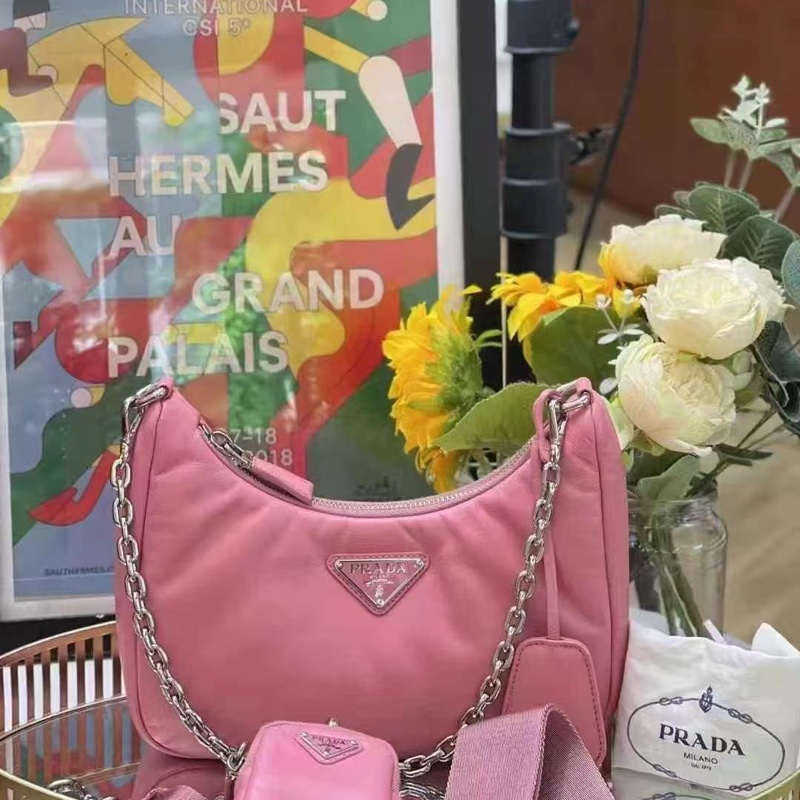 PRADA 粉銀三合一 尼龍肩背斜背Hobo 22*16*6.5 9新 配件塵袋-1