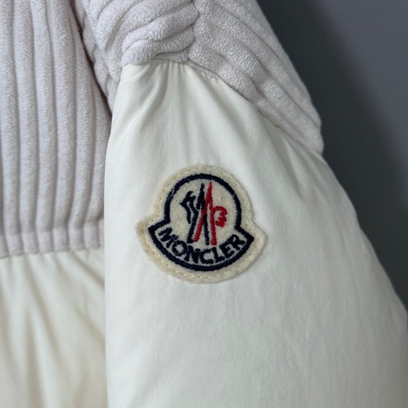Moncler 新款淺杏拼接羽絨外套99新配件塵袋衣架-3