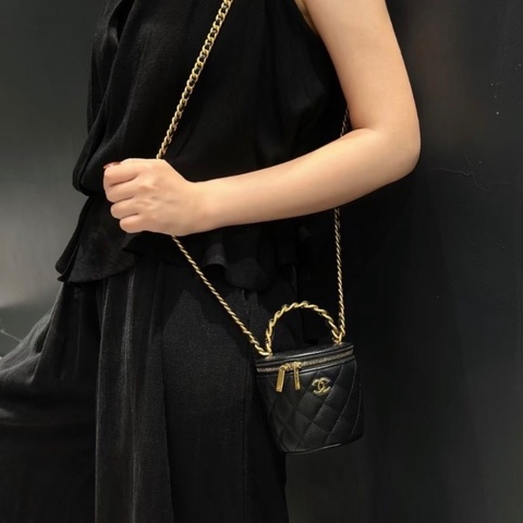 CHANEL 黑金菱格紋 漆皮手提肩背斜背包10*11*8cm 99新配件塵袋