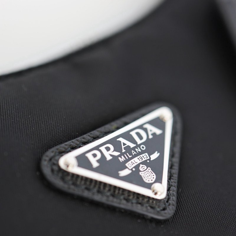 Prada 2005 經典黑色款-6