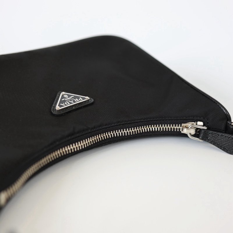 Prada 2005 經典黑色款-8
