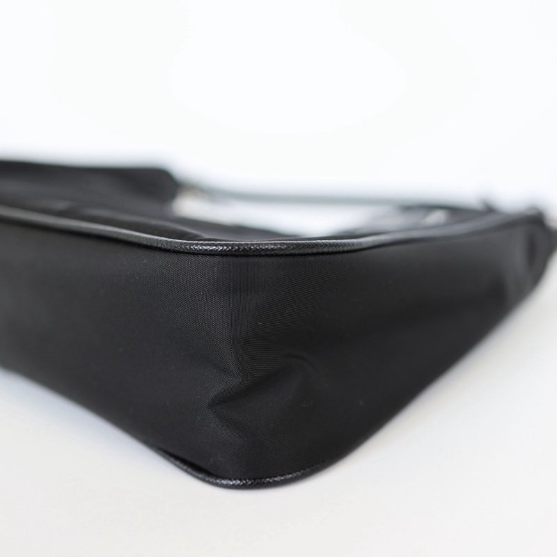 Prada 2005 經典黑色款-9