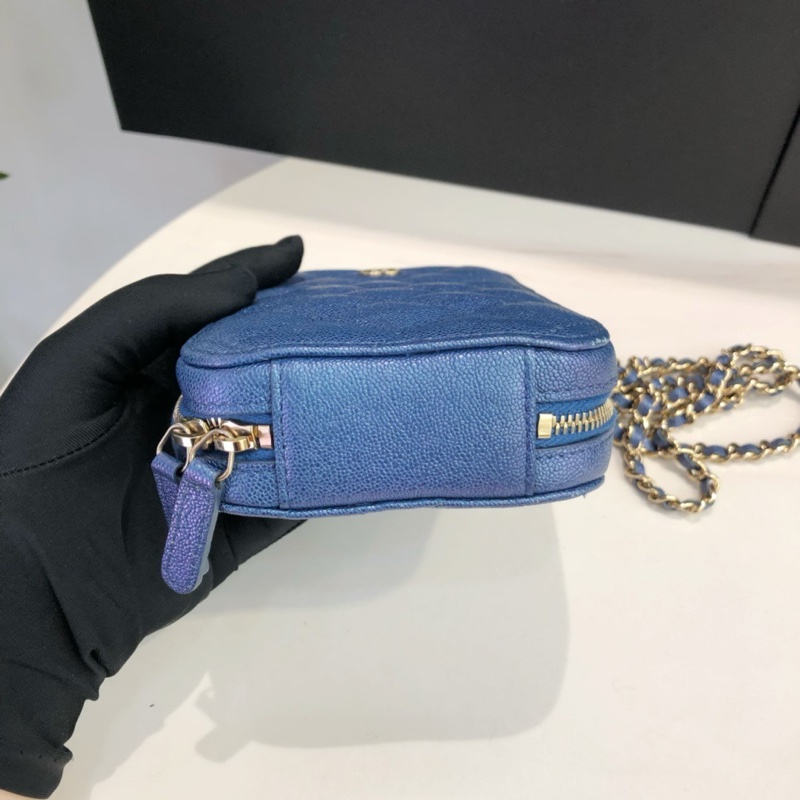 Chanel藍色珠光手機包-2