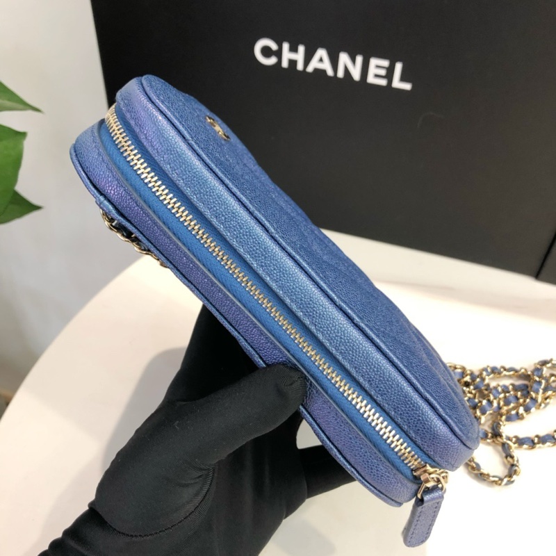 Chanel藍色珠光手機包-3