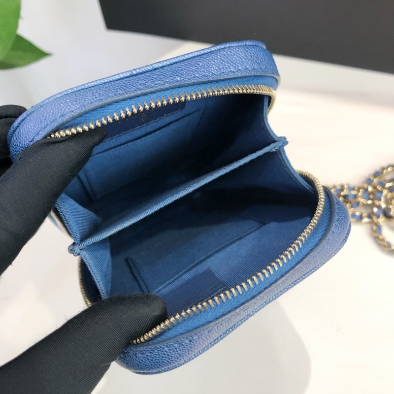 Chanel藍色珠光手機包-7