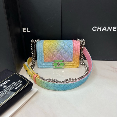 Chanel彩虹leboy