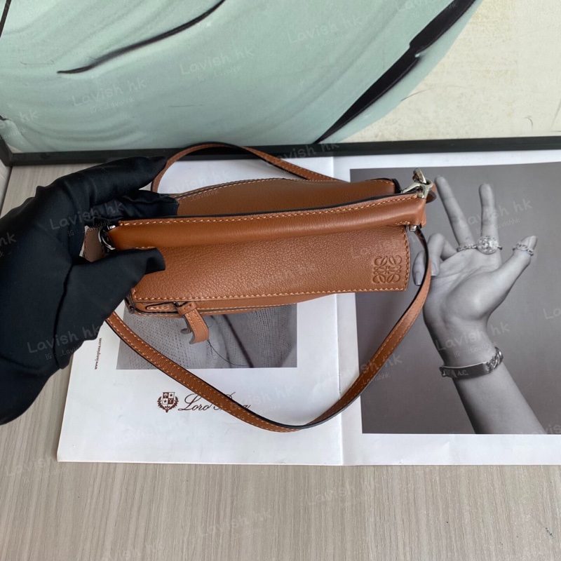 Loewe mini puzzle 焦糖色 斜挎包-4