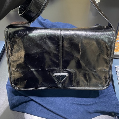 Prada 男士旅行郵差包 大容量 肩背側背