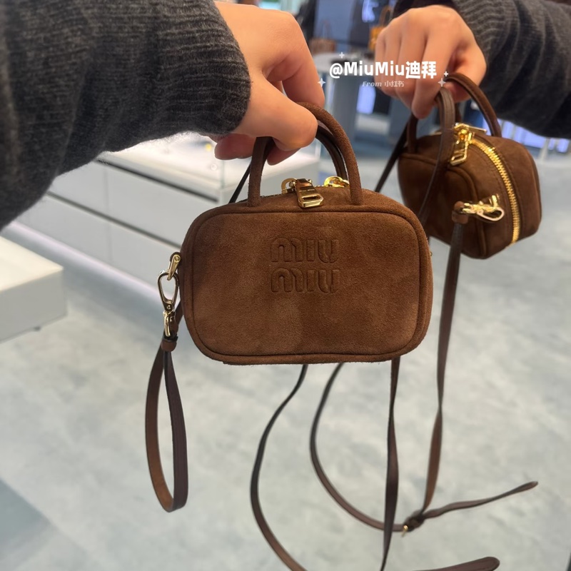 🉑斜背🉑當包掛 #全新全配🈶台灣購證 #專櫃原價5️⃣萬 Miumiu麂皮棕色保齡球包-2