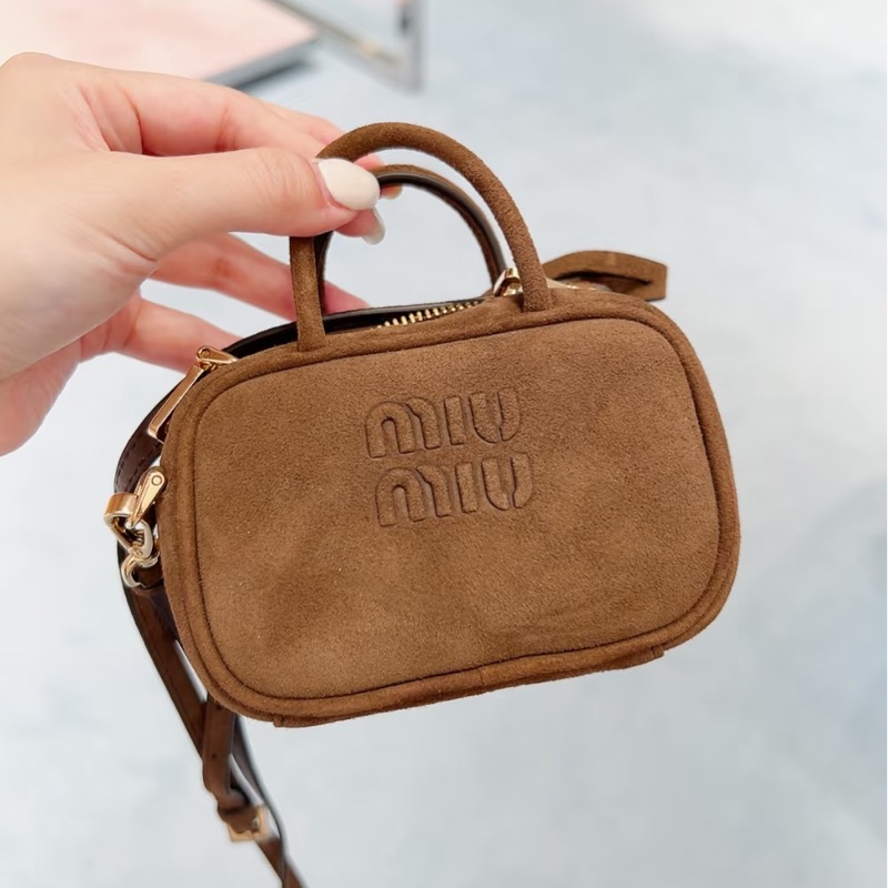 🉑斜背🉑當包掛 #全新全配🈶台灣購證 #專櫃原價5️⃣萬 Miumiu麂皮棕色保齡球包-4