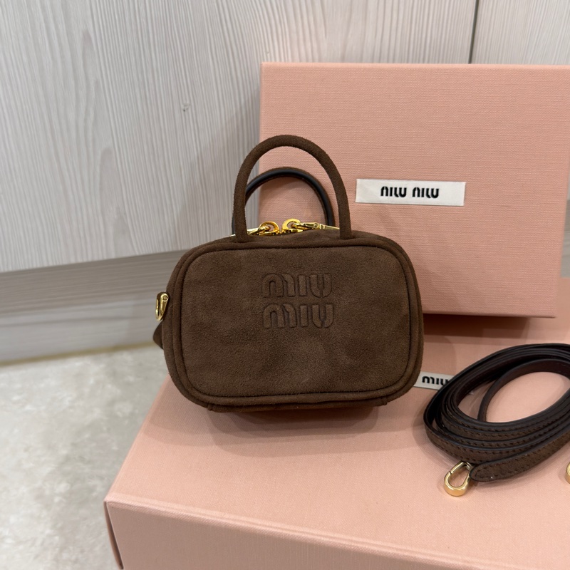 🉑斜背🉑當包掛 #全新全配🈶台灣購證 #專櫃原價5️⃣萬 Miumiu麂皮棕色保齡球包-7
