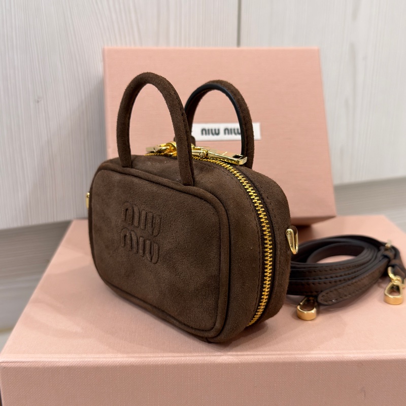 🉑斜背🉑當包掛 #全新全配🈶台灣購證 #專櫃原價5️⃣萬 Miumiu麂皮棕色保齡球包-9