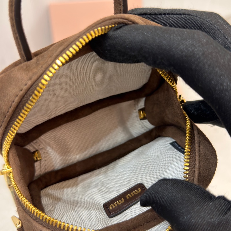 🉑斜背🉑當包掛 #全新全配🈶台灣購證 #專櫃原價5️⃣萬 Miumiu麂皮棕色保齡球包-17