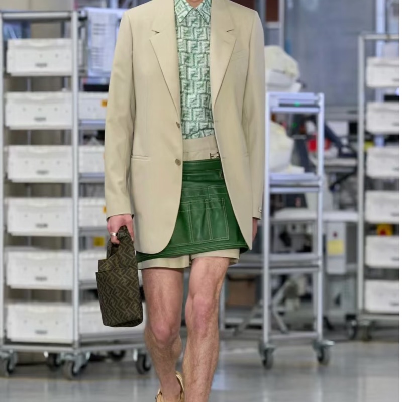 #全新全配🈶購證 #秀款（男女同款） Fendi經典老花菜籃子手提包-1