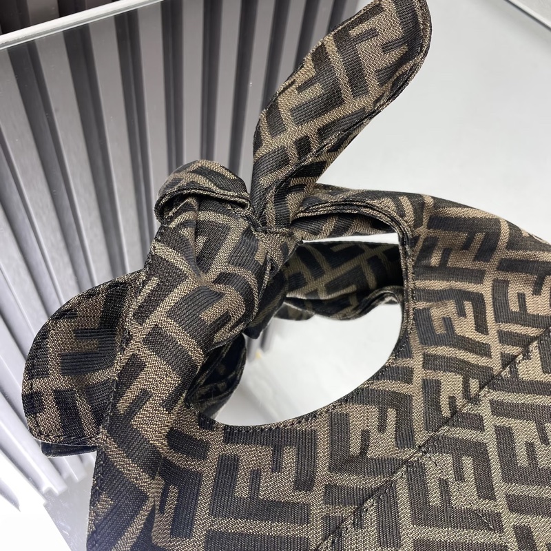 #全新全配🈶購證 #秀款（男女同款） Fendi經典老花菜籃子手提包-6