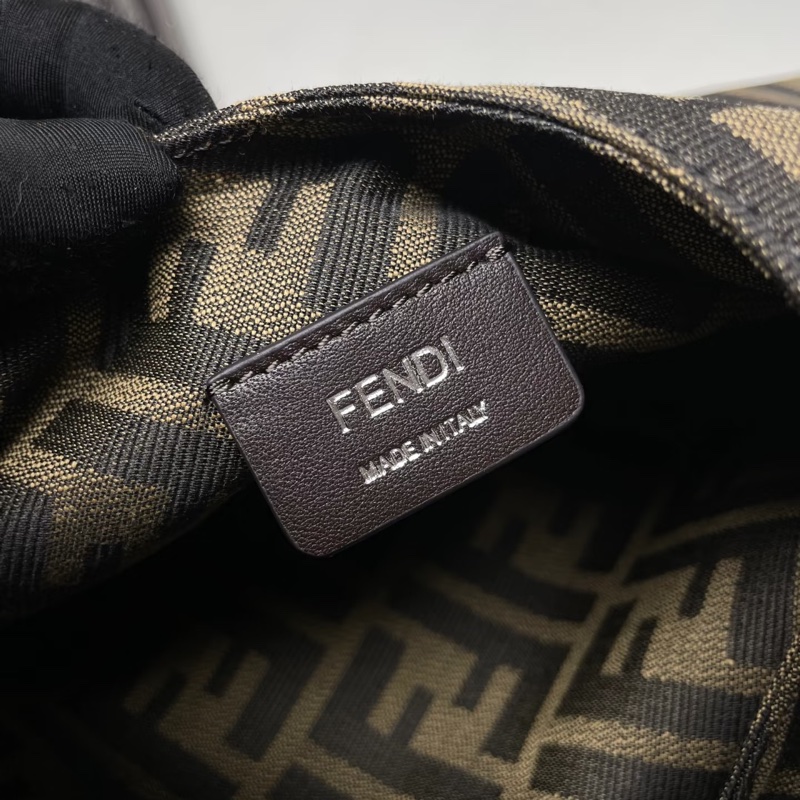 #全新全配🈶購證 #秀款（男女同款） Fendi經典老花菜籃子手提包-7