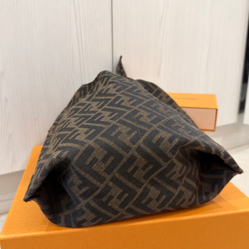 #全新全配🈶購證 #秀款（男女同款） Fendi經典老花菜籃子手提包-11